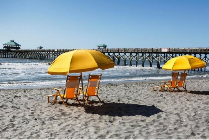 Beach-chairs-umbrella-pier.png