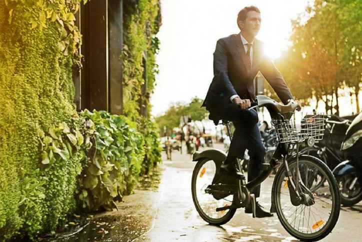 Man-riding-bike-in-business-suit.png