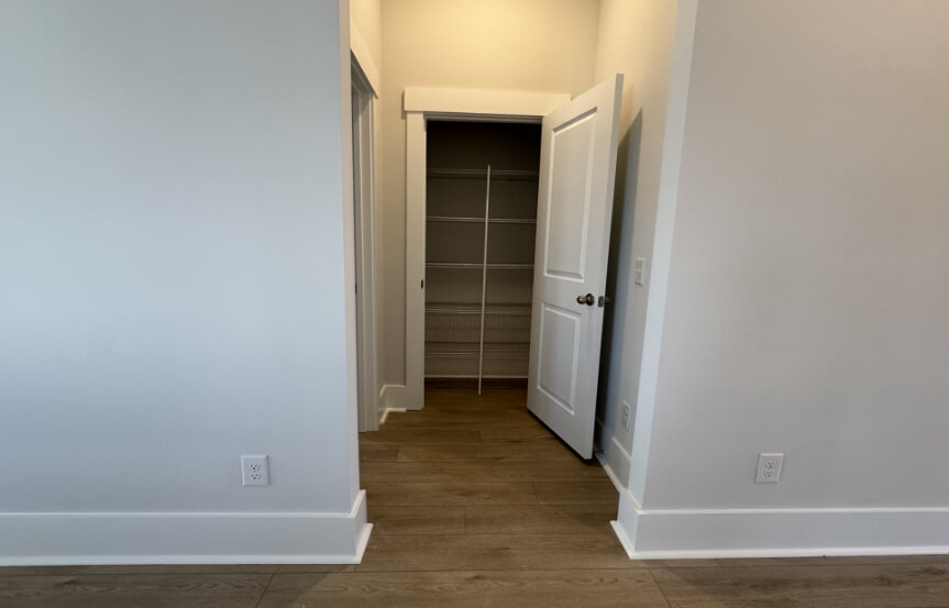 Ashton Woods Witherbee Spec Lot 1611 Linen Closet