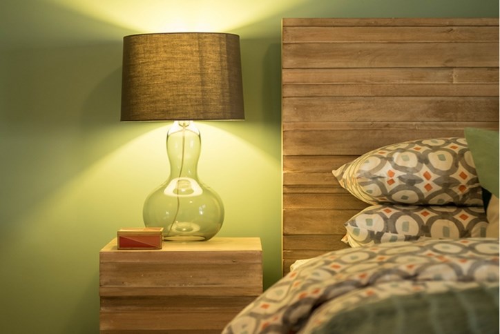bedroom_nightstand_with_lamp.jpg