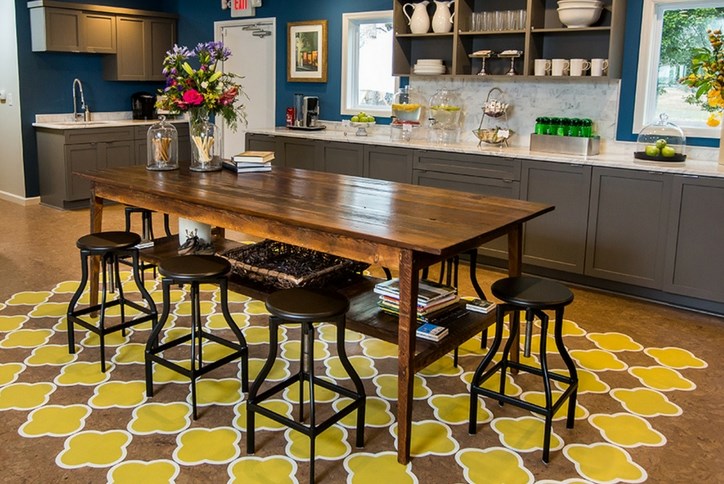 kitchen_table_quatrefoil_floor.jpg