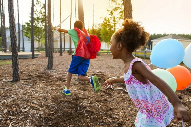 kids_in_park_with_balloons.jpg