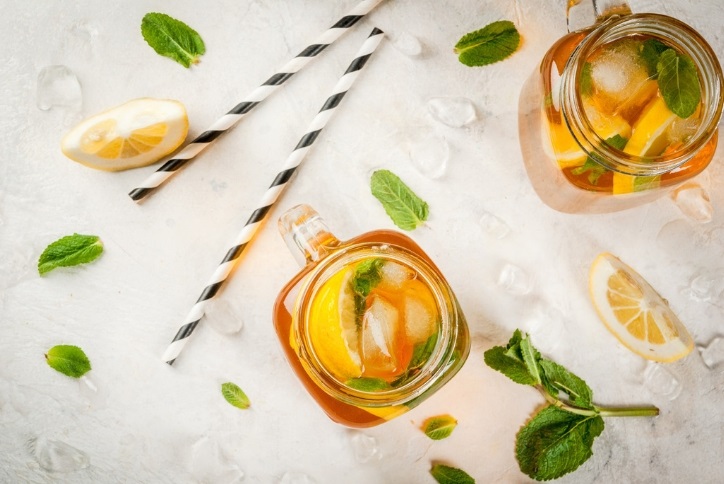 iced tea, lemons and mint