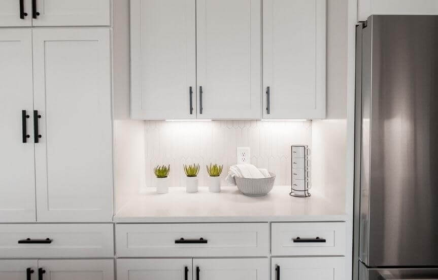 New Leaf Aneto model home kitchen cabinets and bar area