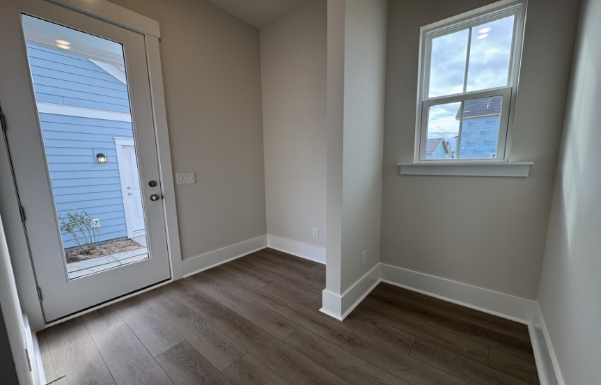 Ashton Wood Givhans Spec Lot 1676 Back Valet