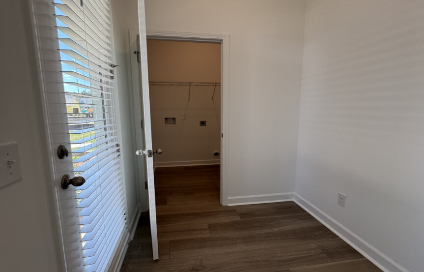 Ashton Woods Witherbee Spec Lot 1615 Valet And Laundry Room
